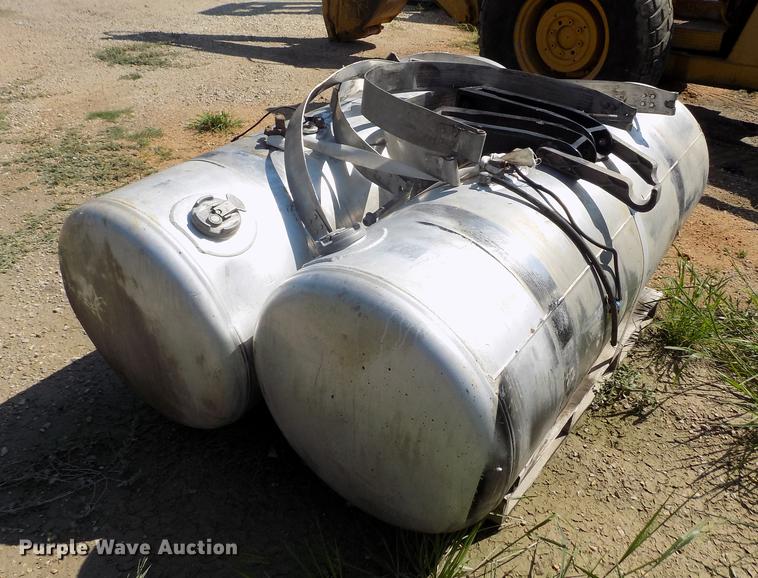 image for item ER9005 (2) aluminum fuel tanks