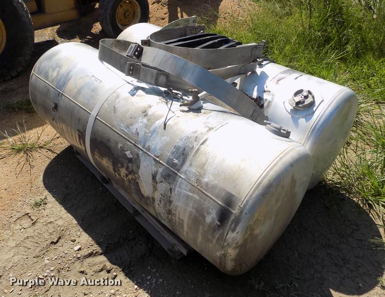 image for item ER9005 (2) aluminum fuel tanks