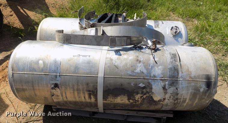 image for item ER9005 (2) aluminum fuel tanks