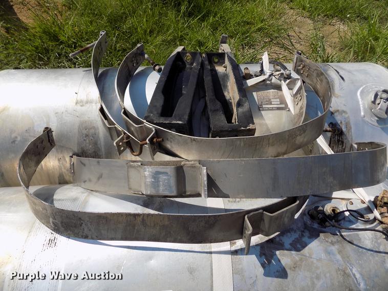 image for item ER9005 (2) aluminum fuel tanks