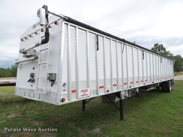 image for item L5699 2008 Cornhusker 800 double hopper bottom grain trailer