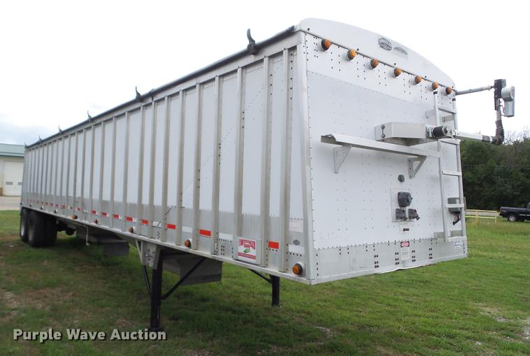 image for item L5699 2008 Cornhusker 800 double hopper bottom grain trailer