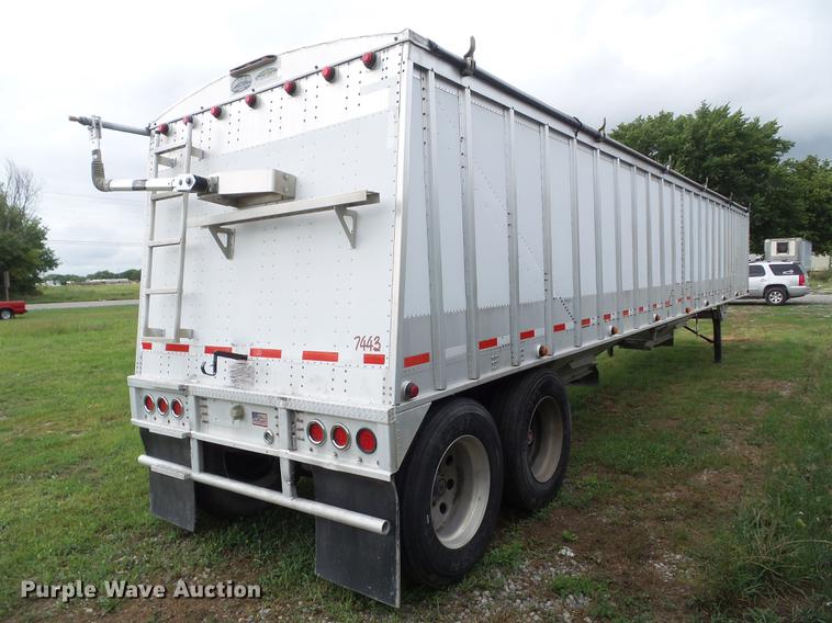image for item L5699 2008 Cornhusker 800 double hopper bottom grain trailer