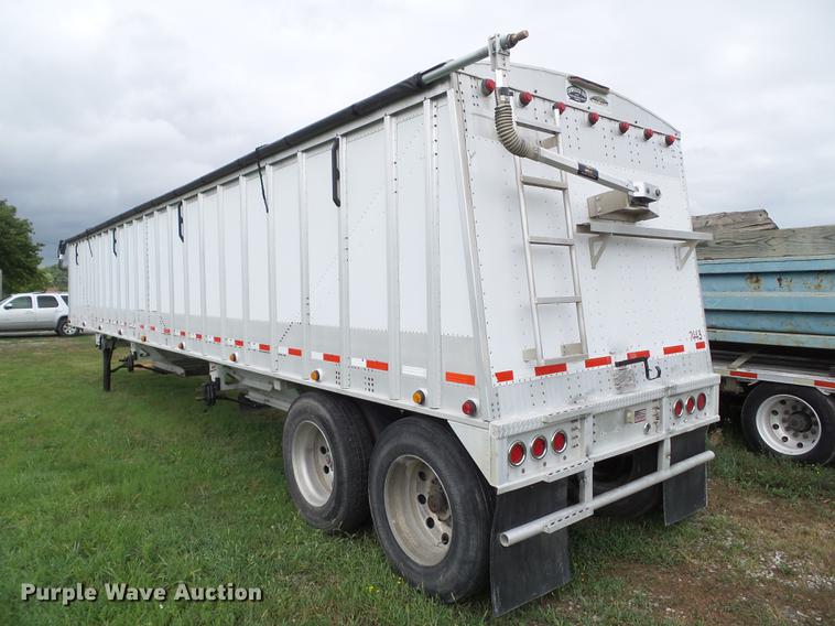 image for item L5699 2008 Cornhusker 800 double hopper bottom grain trailer