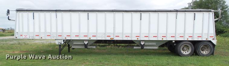 image for item L5699 2008 Cornhusker 800 double hopper bottom grain trailer