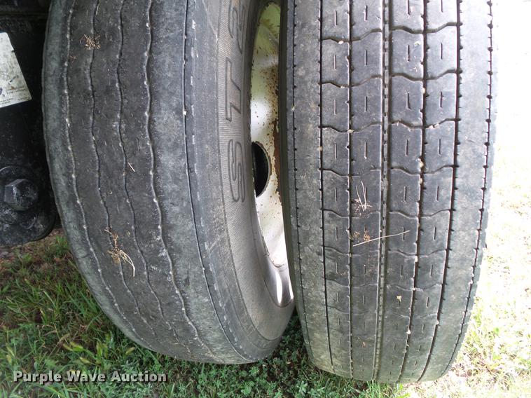 image for item L5699 2008 Cornhusker 800 double hopper bottom grain trailer