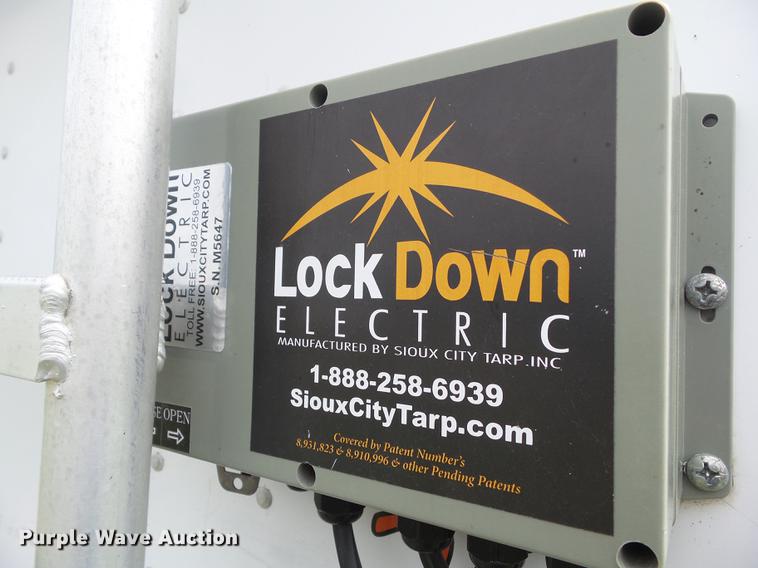 image for item L5699 2008 Cornhusker 800 double hopper bottom grain trailer