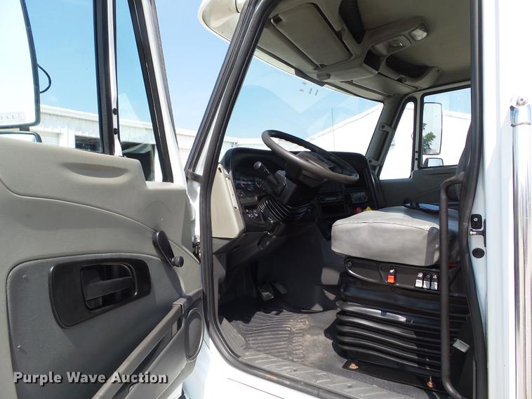 image for item L5700 2012 International ProStar semi truck