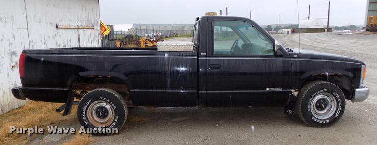 image for item DB8658 1995 Chevrolet C1500 pickup truck