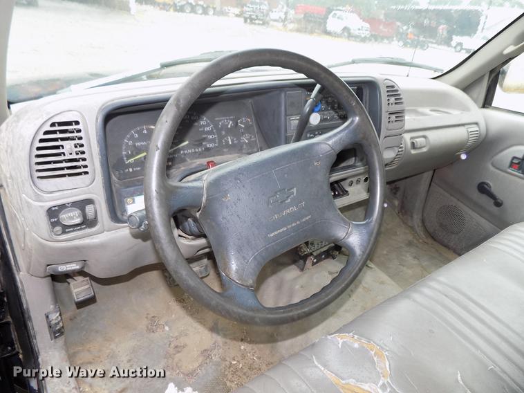 image for item DB8658 1995 Chevrolet C1500 pickup truck