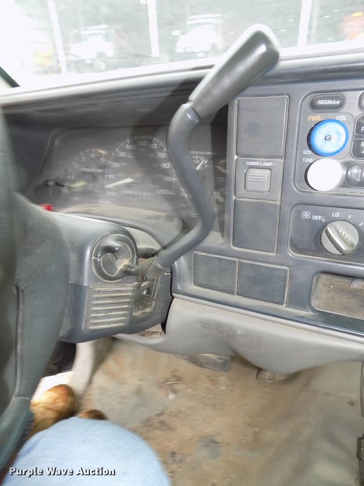 image for item DB8658 1995 Chevrolet C1500 pickup truck