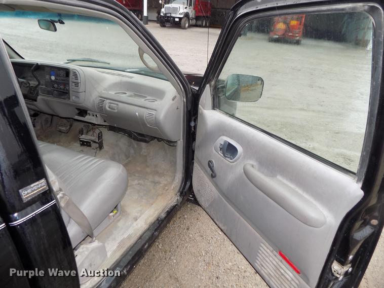 image for item DB8658 1995 Chevrolet C1500 pickup truck