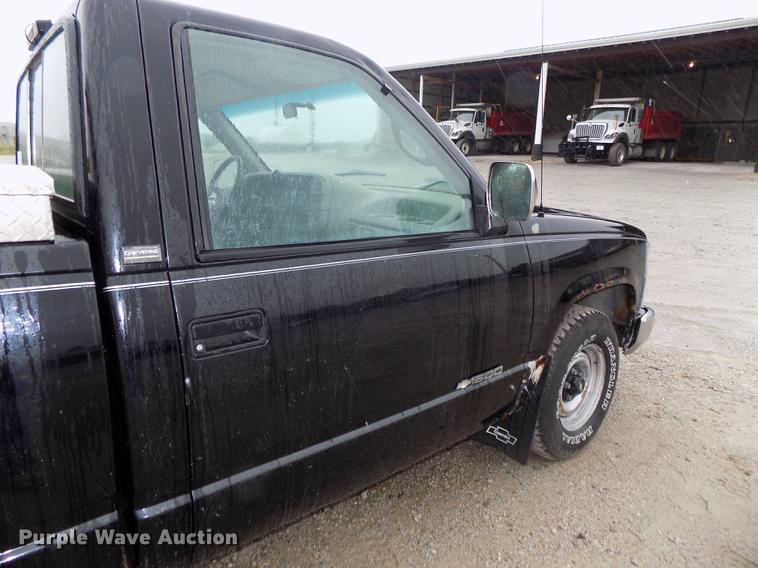 image for item DB8658 1995 Chevrolet C1500 pickup truck
