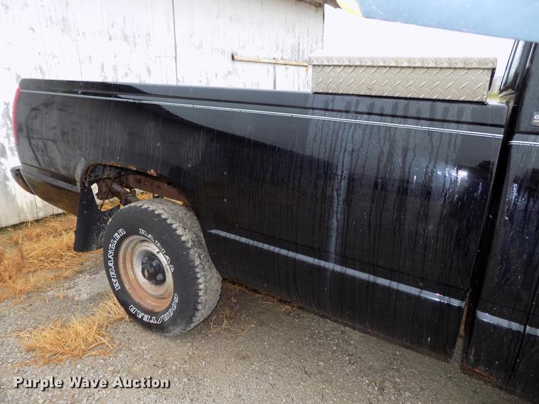 image for item DB8658 1995 Chevrolet C1500 pickup truck