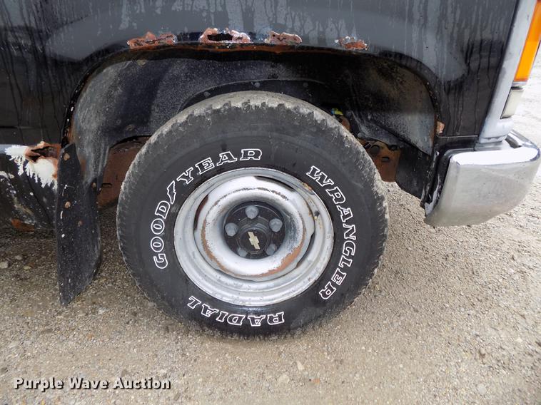 image for item DB8658 1995 Chevrolet C1500 pickup truck