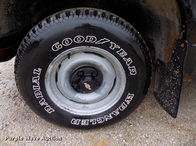 image for item DB8658 1995 Chevrolet C1500 pickup truck