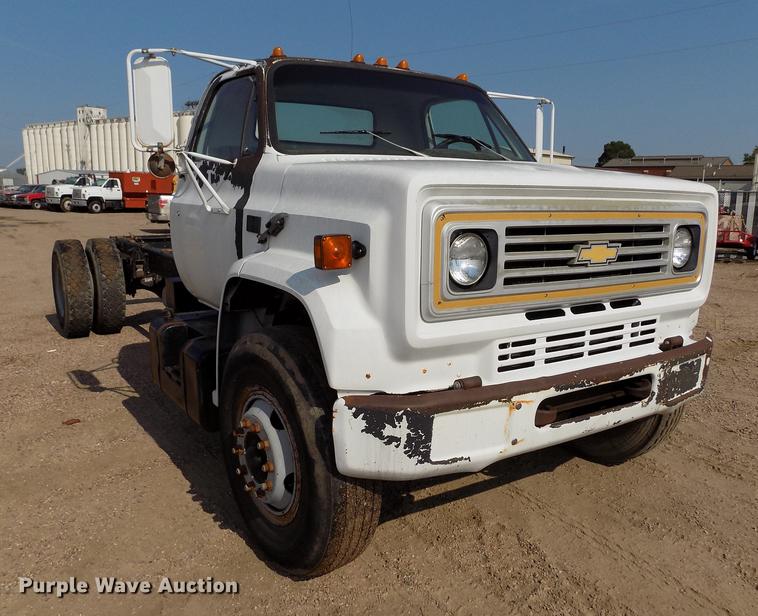 image for item DB9158 1988 Chevrolet C60 truck cab and chassis