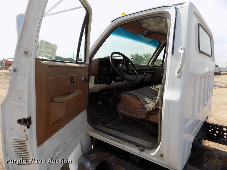 image for item DB9158 1988 Chevrolet C60 truck cab and chassis