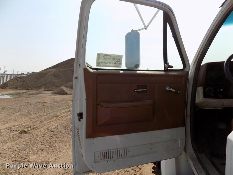 image for item DB9158 1988 Chevrolet C60 truck cab and chassis