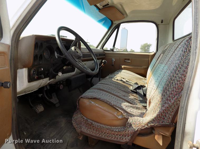 image for item DB9158 1988 Chevrolet C60 truck cab and chassis