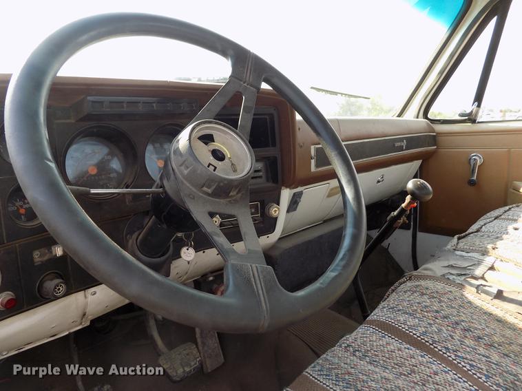 image for item DB9158 1988 Chevrolet C60 truck cab and chassis