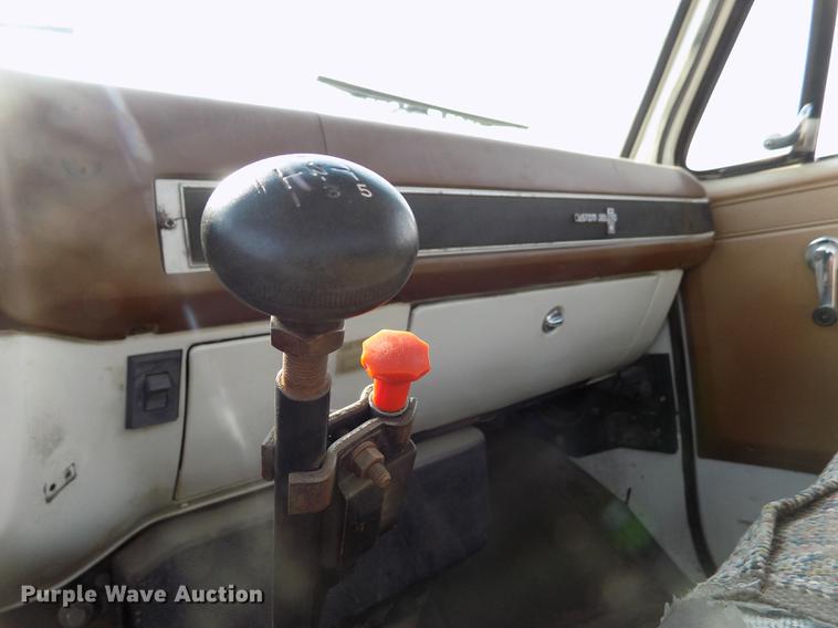 image for item DB9158 1988 Chevrolet C60 truck cab and chassis