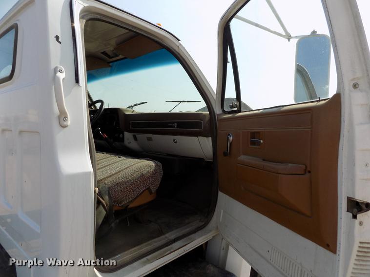 image for item DB9158 1988 Chevrolet C60 truck cab and chassis