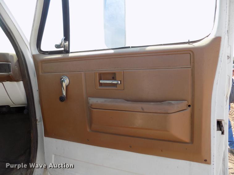 image for item DB9158 1988 Chevrolet C60 truck cab and chassis