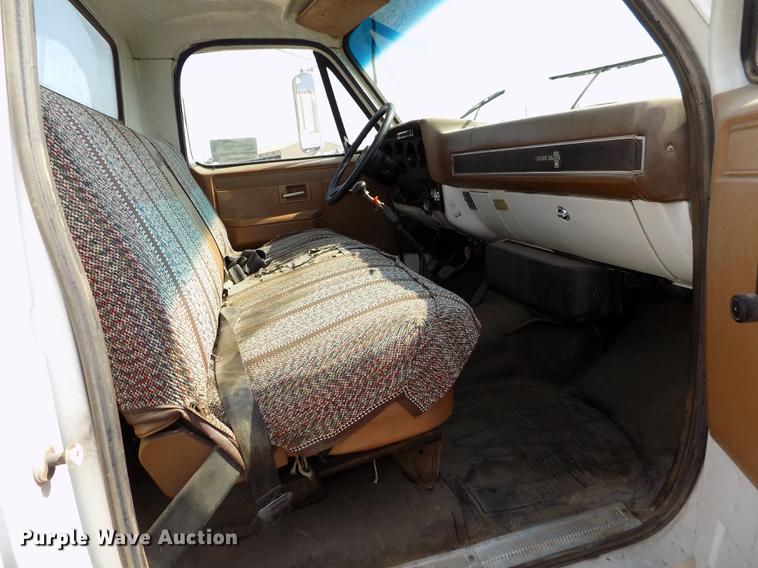 image for item DB9158 1988 Chevrolet C60 truck cab and chassis