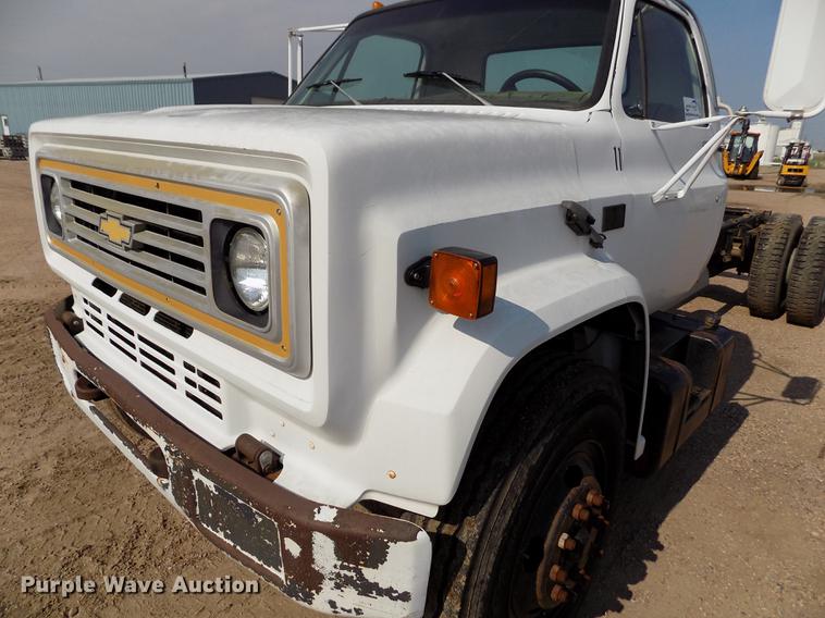 image for item DB9158 1988 Chevrolet C60 truck cab and chassis