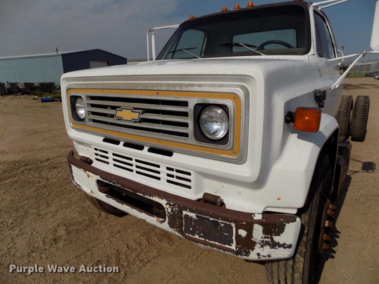 image for item DB9158 1988 Chevrolet C60 truck cab and chassis