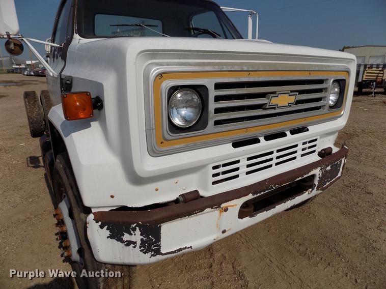 image for item DB9158 1988 Chevrolet C60 truck cab and chassis