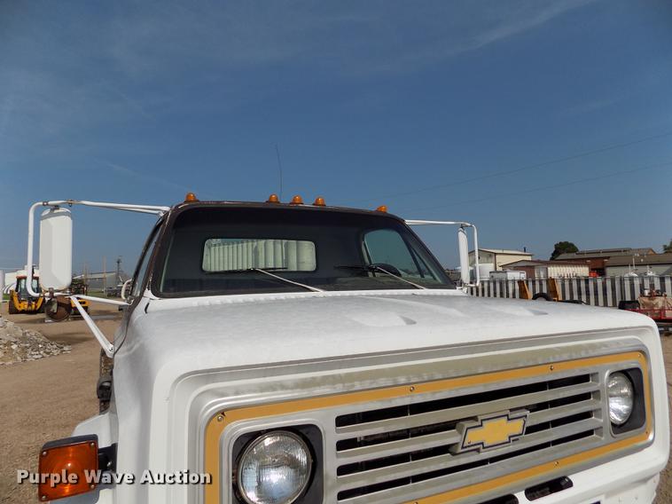 image for item DB9158 1988 Chevrolet C60 truck cab and chassis