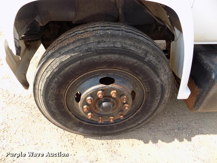 image for item DB9158 1988 Chevrolet C60 truck cab and chassis