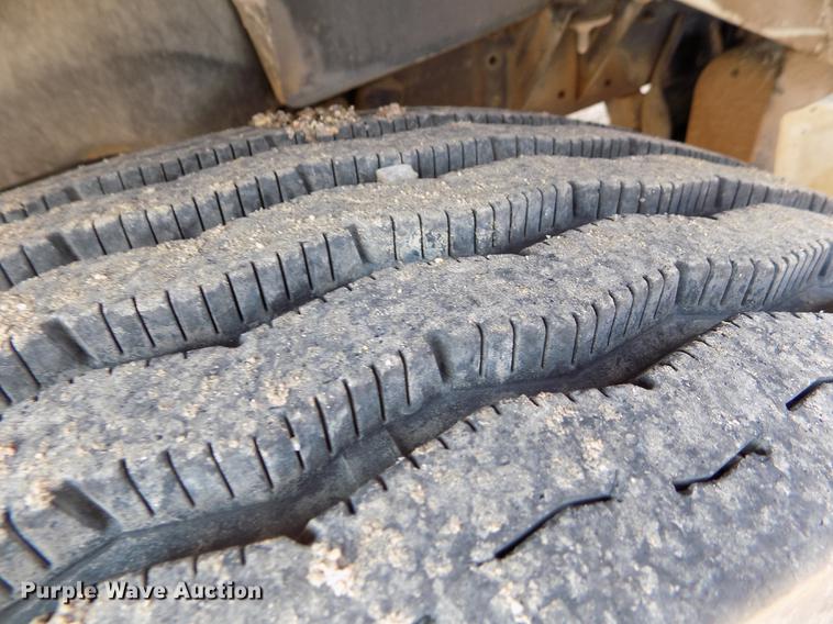 image for item DB9158 1988 Chevrolet C60 truck cab and chassis