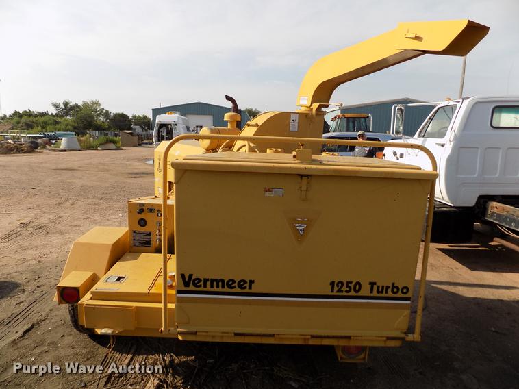 image for item DB9164 1993 Vermeer BC1250 chipper