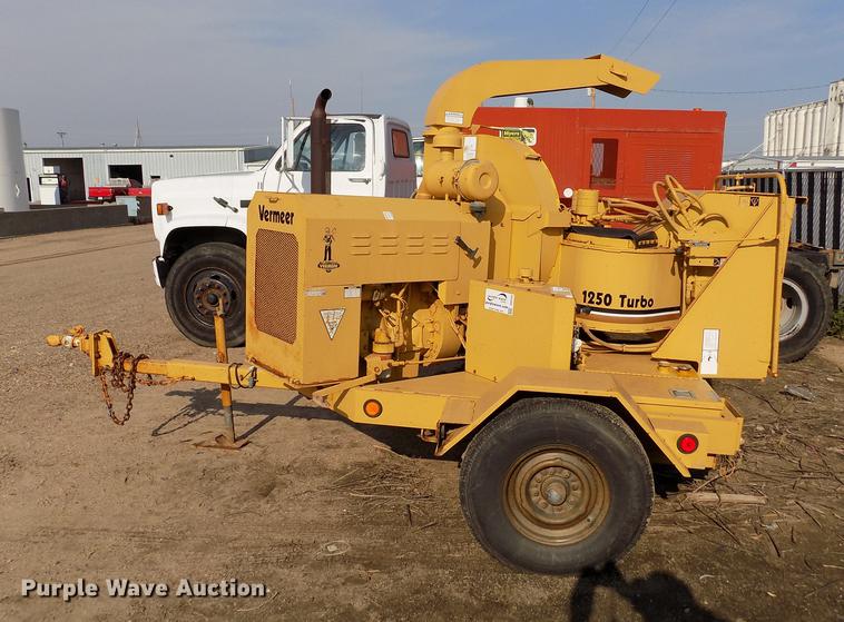 image for item DB9164 1993 Vermeer BC1250 chipper