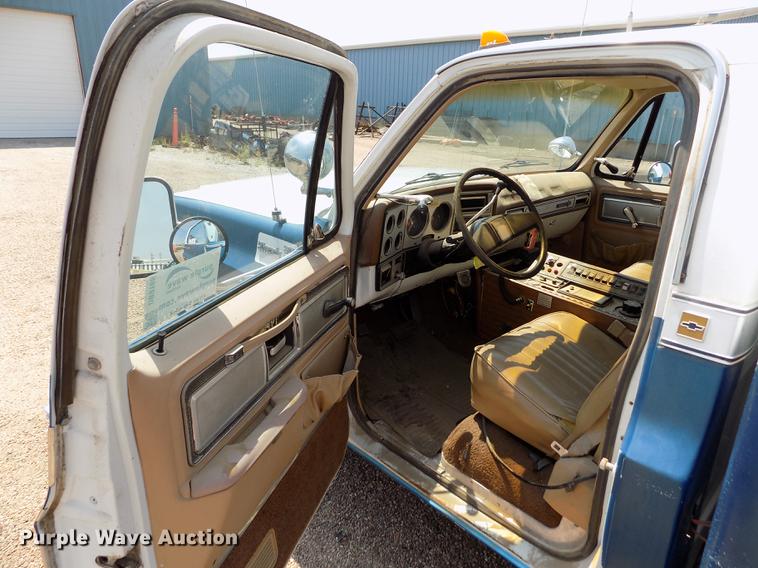 image for item DB9166 1978 Chevrolet C30 ambulance