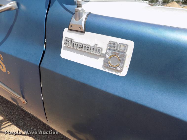 image for item DB9166 1978 Chevrolet C30 ambulance