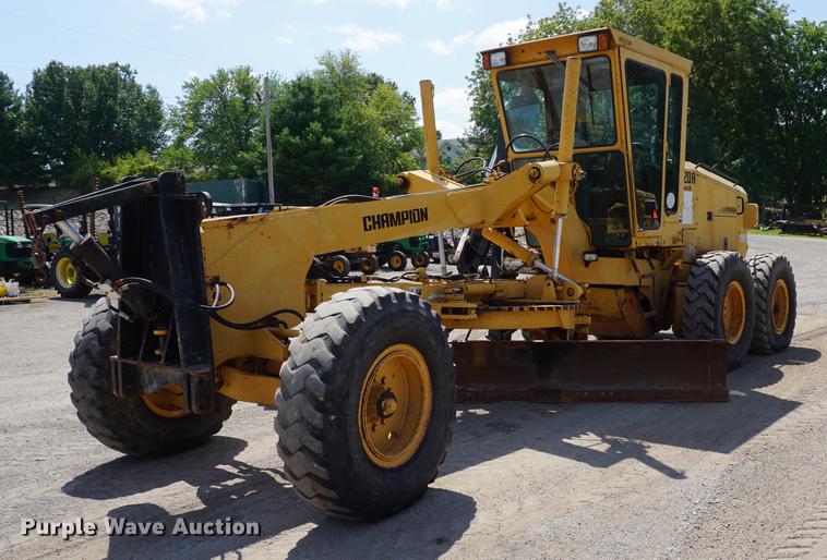 image for item DD7852 1995 Champion 720A Series III motor grader