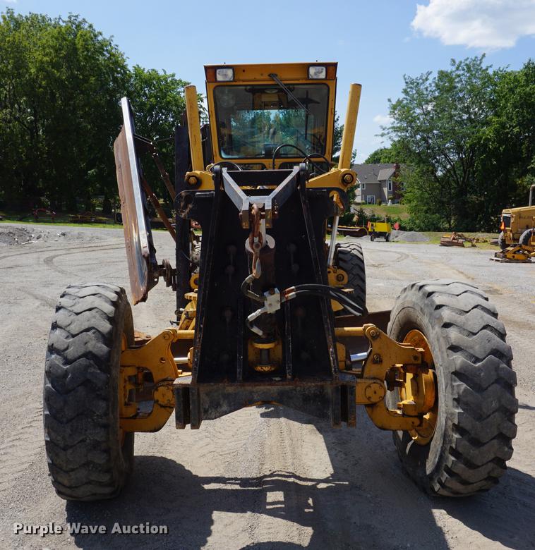 image for item DD7852 1995 Champion 720A Series III motor grader