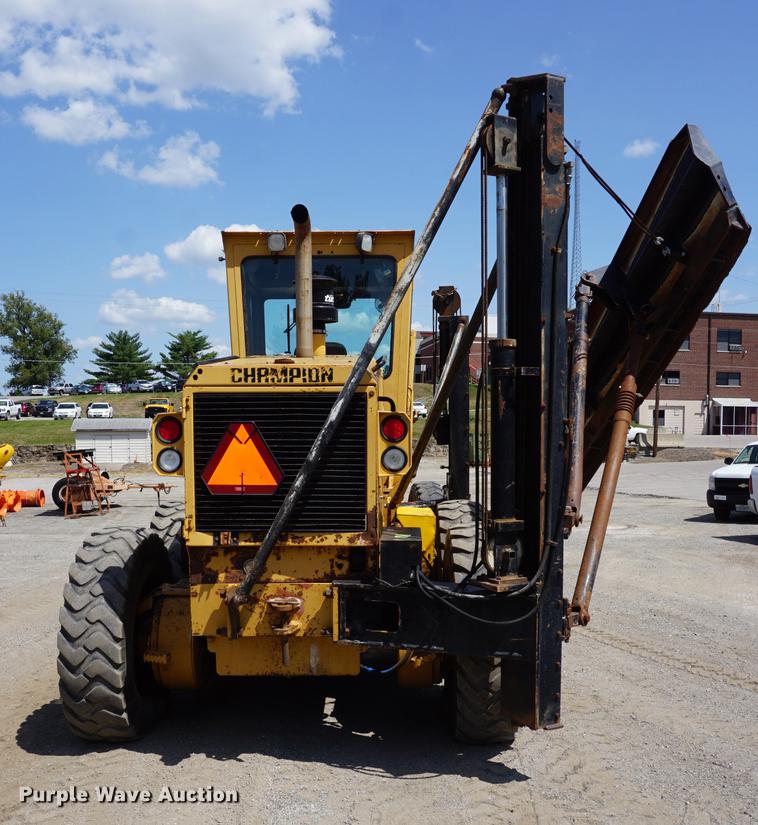 image for item DD7852 1995 Champion 720A Series III motor grader