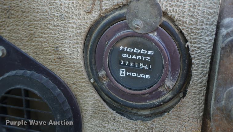 image for item DD7852 1995 Champion 720A Series III motor grader