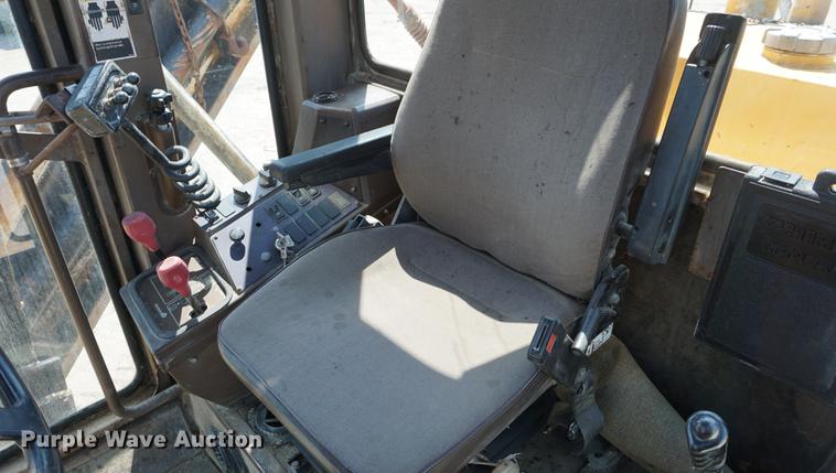 image for item DD7852 1995 Champion 720A Series III motor grader