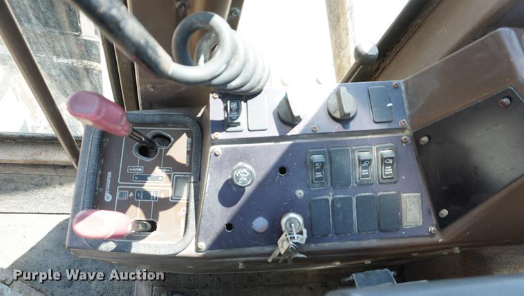 image for item DD7852 1995 Champion 720A Series III motor grader