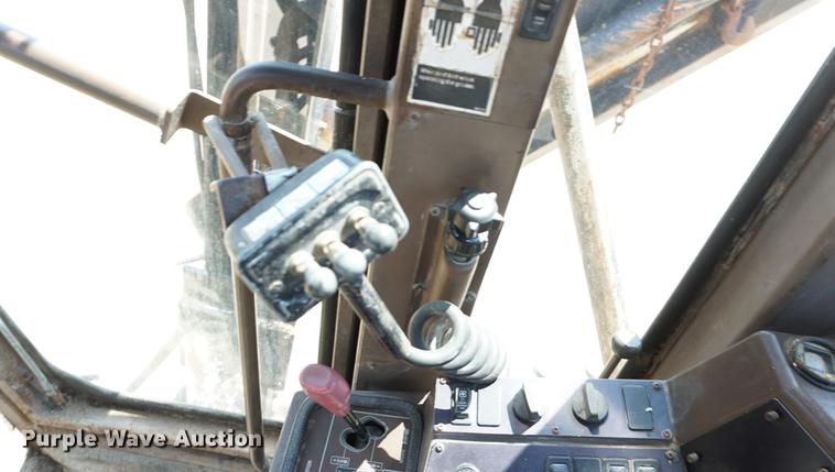 image for item DD7852 1995 Champion 720A Series III motor grader