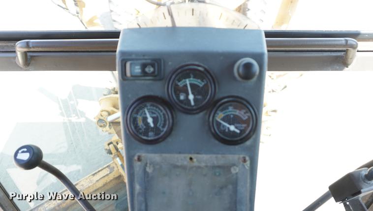 image for item DD7852 1995 Champion 720A Series III motor grader