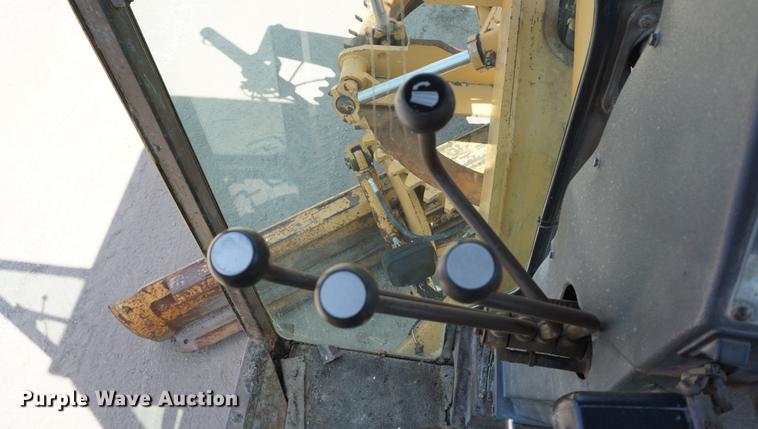 image for item DD7852 1995 Champion 720A Series III motor grader