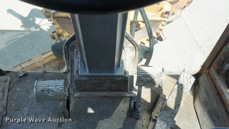 image for item DD7852 1995 Champion 720A Series III motor grader