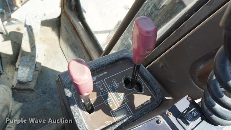 image for item DD7852 1995 Champion 720A Series III motor grader